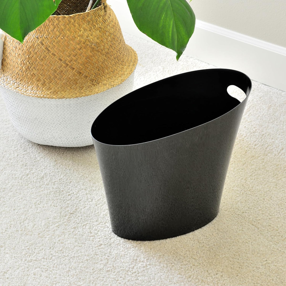 Youngever 2 Gallon Slim Trash Can, Plastic Garbage Container Bin, Small Trash Bin with Handles for