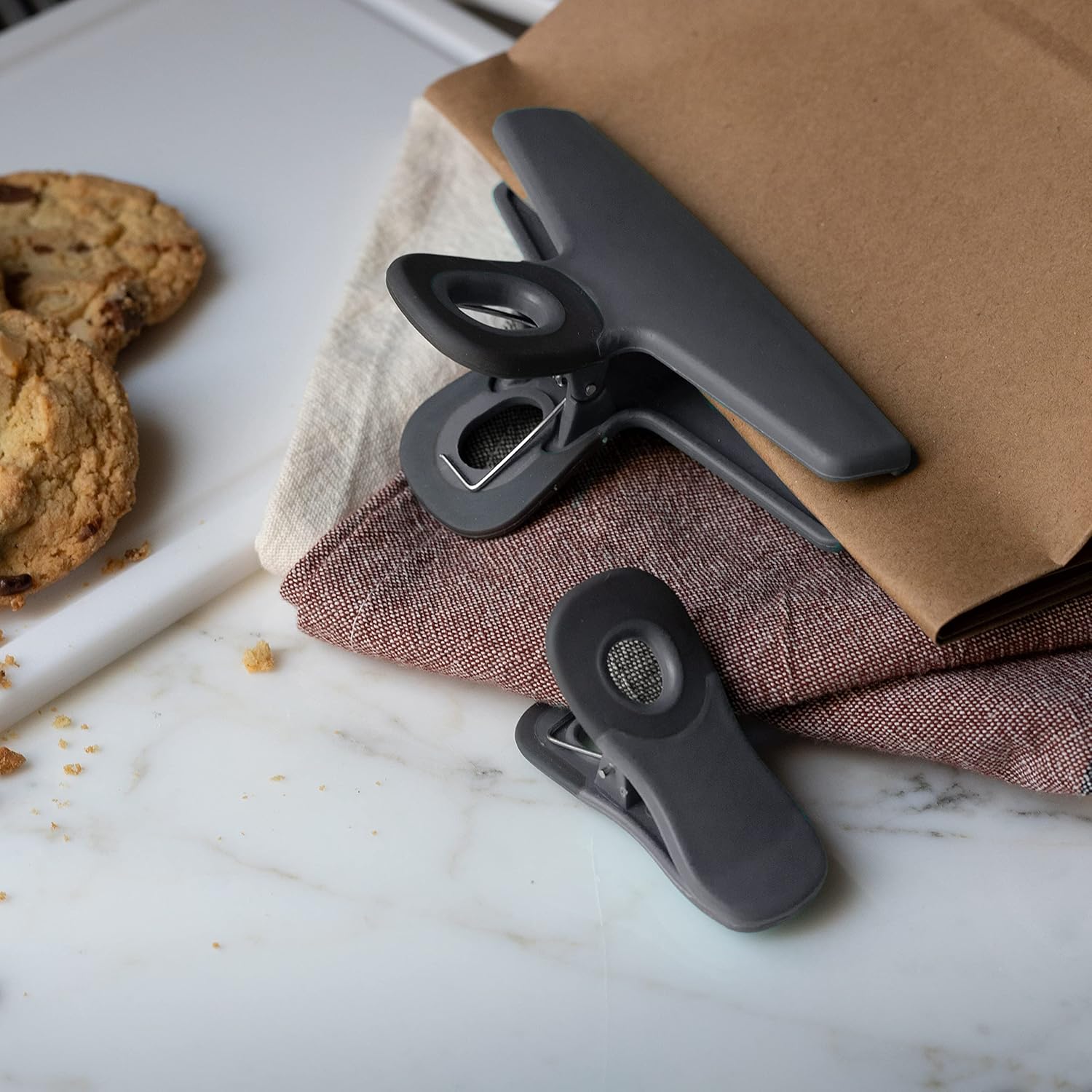 COOK WITH COLOR Bag Clips, Heavy Duty Chip Clip and Refrigerator Magnet Clips for Food Storage with
