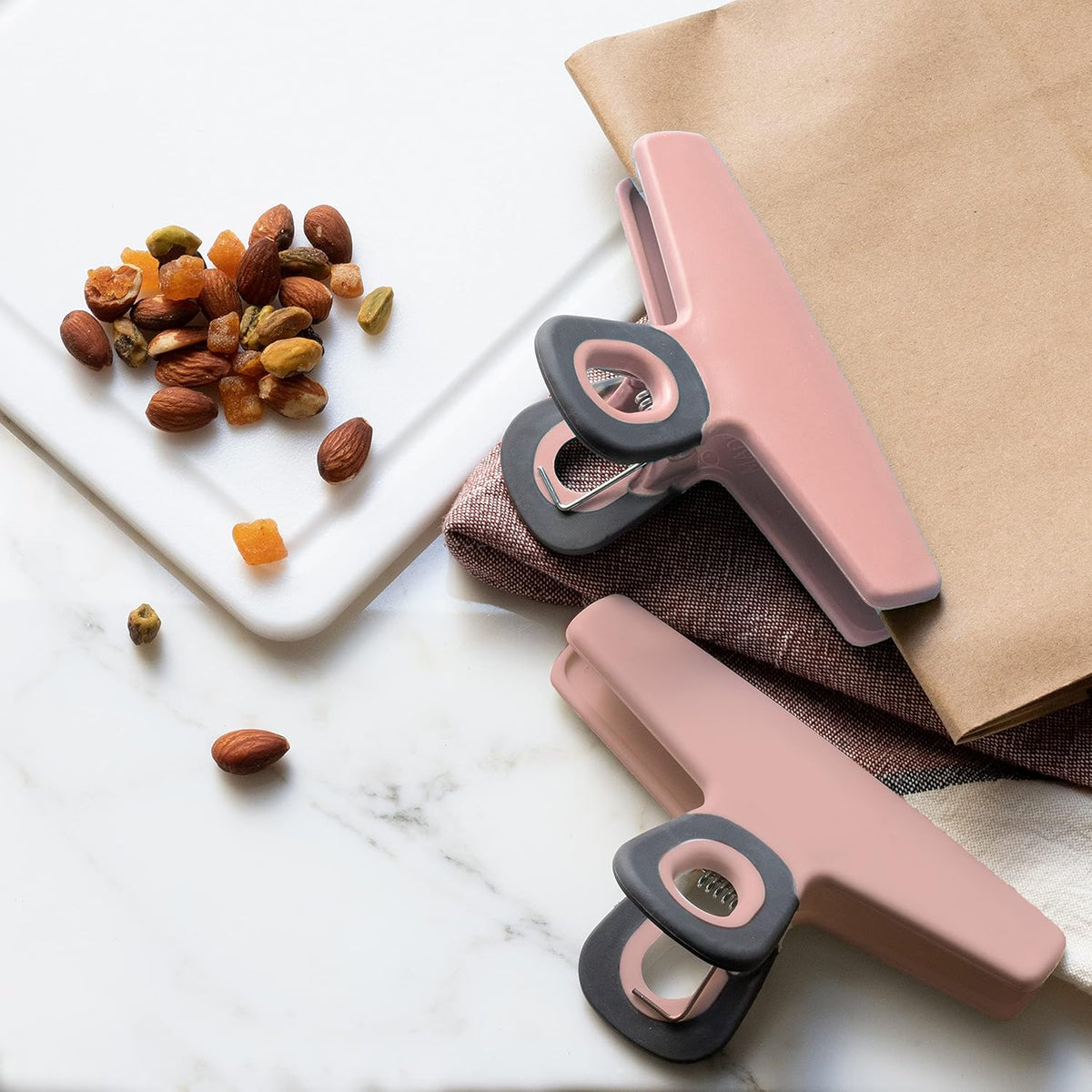 COOK WITH COLOR Food Clips - Wide Heavy Duty Chip Clips, Large Bag Clips for Food Storage with Air