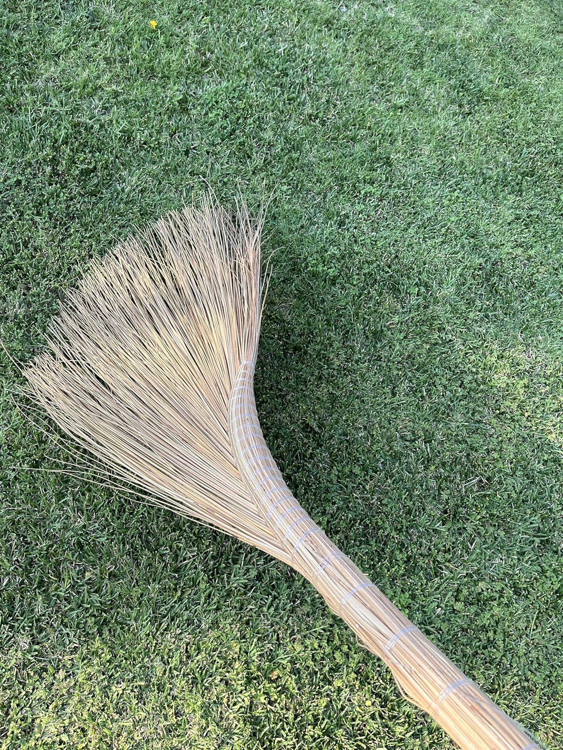 Vietnamese Natural Straw Broom/Handmade Coconut Leaf Broom for Outdoor, Patio, Driveway, Garden